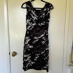 Adriana Papell, bodycon style knee length dress sz 6